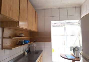 Apartamento semi-mobiliado, 1 dormitório, com armários na cozinha, banheiro e dormitório, além de geladeira e máquina de lavar. &lt;br&gt;&lt;br&gt;descubra o charme e conforto deste incrível apartame