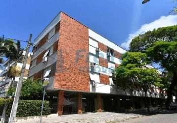 Apartamento de 3 dormitórios - imóvel com 120 m2, hall, living, 1 suíte, circulação, cozinha, área de serviço individual e fechada, dependência de empregada, banheiro social, banheiro auxiliar, banhei