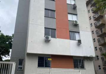 Apartamento com 2 quartos.&lt;br&gt;living para dois ambientes,&lt;br&gt;banheiro, e cozinha com área de serviço.&lt;br&gt;vaga escriturada, no momento descoberta,&lt;br&gt;salao de festas, play, reca