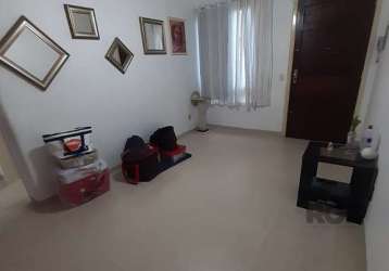 Excelente apartamento térreo, com 2 dormitórios, living, cozinha, banho social, área de serviço, uma vaga de garagem escriturada. condomínio com salão de festas, piscina, portaria 24hs. vale a pena co