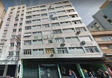 Belo apartamento jk, no centro.&lt;br&gt;ótima localização, em frente a ufrgs, 2 minutos da santa casa, em bom estado,&lt;br&gt;opção para estudantes, investidores com a possibilidades de locação rápi