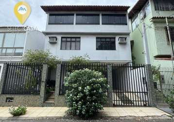 Casa triplex 4 quartos em bairro de lourdes