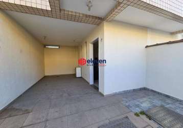 Casa triplex, 2 suites, 02 vagas de garagem, em santos-sp