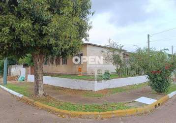 Casa 03 dormitórios , moinhos de vento , canoas .