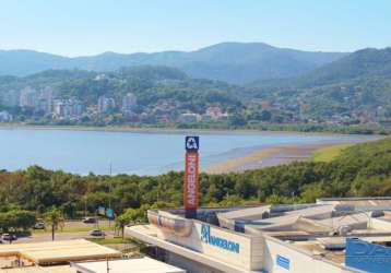 Cobertura com 3 quartos na agronômica