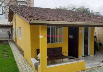 Casa a venda com 3 dormitórios + edícula na prainha, em caraguatatuba-sp