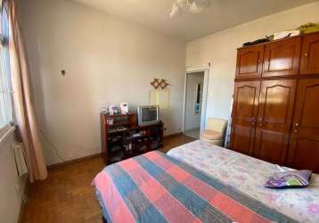 Apartamento espaçoso com vaga de garagem na rua riachuelo centro do rj