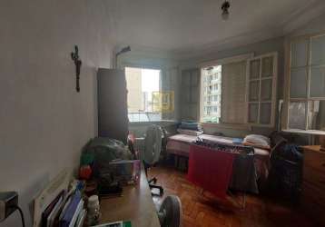 Apartamento três quartos no centro