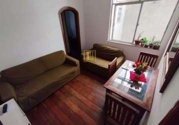 Apartamento dois quartos no centro