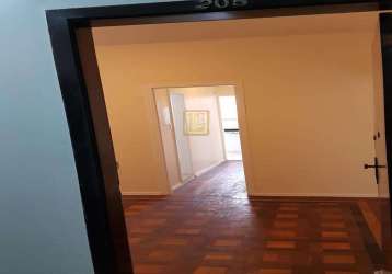 Apartamneto emsanta tresa, 3 dormitórios,2 banheiros e 80 metros quadrados.