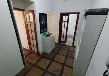 Apartamento de quarto e sala com área externa na rua monte alegre - santa teresa