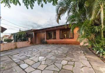 Casa com 4 quartos à venda na praça frederico ozanam, 76, vila ipiranga, porto alegre por r$ 830.000