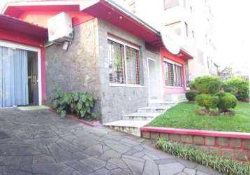 Casa comercial à venda na avenida quito, 396, jardim lindóia, porto alegre por r$ 1.399.000