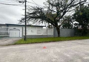 Casa com amplo terreno e 03 suítes em matinhos