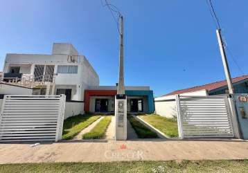 Casas a poucas quadras do mar em matinhos