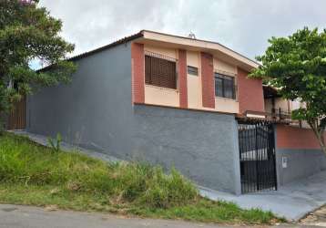 Casa com 3 quartos à venda na vila togni, poços de caldas , 157 m2 por r$ 420.000