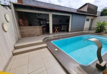 Linda casa com área gourmet e piscina