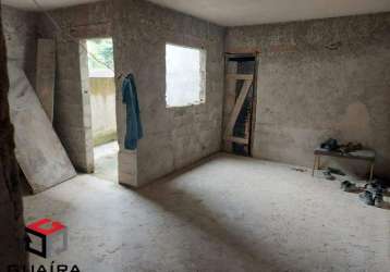 Cobertura com 2 quartos, 2 banheiros, área gourmet e garagem.