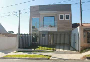 Sobrado a venda com 03 quartos, sendo 03 suítes de frente pra rua no bairro xaxim