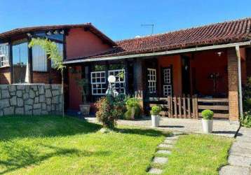 Charmosa casa em rua sem saída, com 3 dormitórios, sendo uma suíte, piscina, churrasqueira e campo de futebol, mata paca - niterói/rj