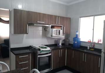 Casa térrea em condomínio/ cozinha planejada/ 2 dorm./ à 10 min. shopping cidade