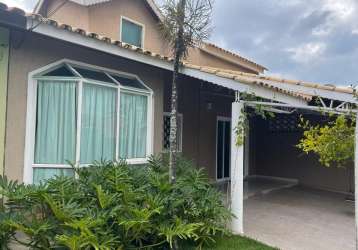 Linda casa em condomínio/ 3 dorm/ suíte/ área gourmet/ mezanino/ ac. av. itavuvu