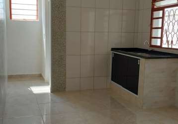 Casa térrea/ 1 dorm./ 1 vaga/ quintal amplo/ jd. santo andré/ só 1.400,00