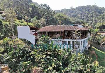 Linda casa com vista para o mar enseada