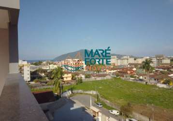 Linda cobertura no centro de ubatuba com vista parcial para o mar e vista para serra