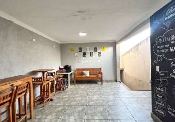 Sobrado com 02 dormitórios, 02 vagas e espaço gourmet, localizado na vila sacadura cabral.