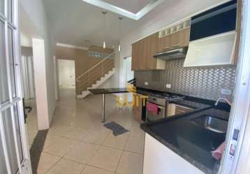 Ótima casa com 242m², 4 dorm (1 suíte), 2 vagas, área com churrasqueira e quintal em carapicuíba/sp!