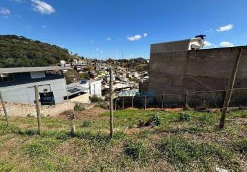 Terreno com localização privilegiada de esquina