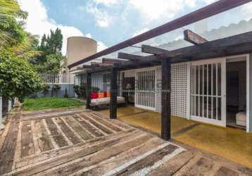 Casa 3 quartos, piscina e 4 vagas