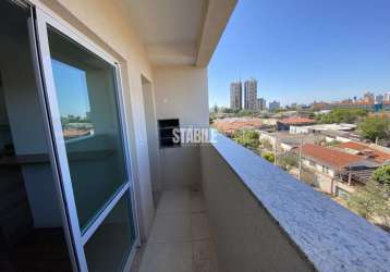 Apartamento com 2 quartos uma suíte sacada com churras e vista da cidade.