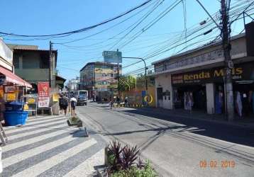 Área comercial no miolo do alcântara