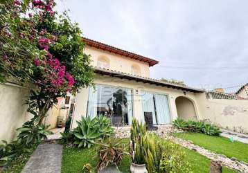 Casa com 4 quartos à venda na rua paula ramos, 1028, coqueiros, florianópolis por r$ 2.150.000