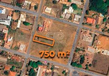 Terreno com 750m² no centro de chapada