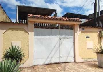 Casa com terraço, garagem e 2 quartos, no centro comercial