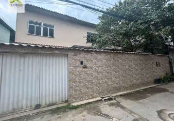 Duas casas grandes com piscina em xerem