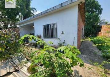 Casa com terreno grande de 2 quartos.