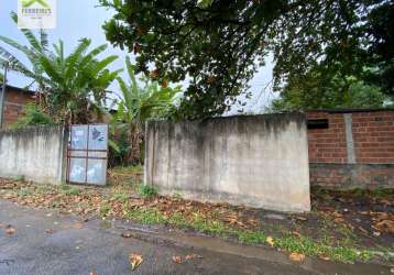 Terreno plano e murado, parque paulista.