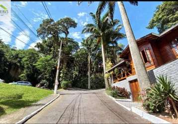 Terreno com 800m² em condomínio de alto padrão.