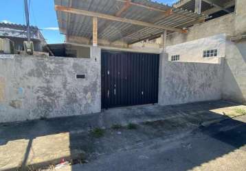 Casa frente de rua com garagem e 2 quartos