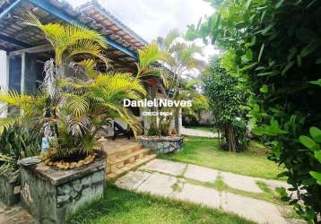 Excelente casa à venda em vilas do atlântico, alameda fechada!  portaria 24h, de 3 quartos, todos suítes (total de 5 banheiros) 3 salas, sala de tv. varandão,  dependência completa