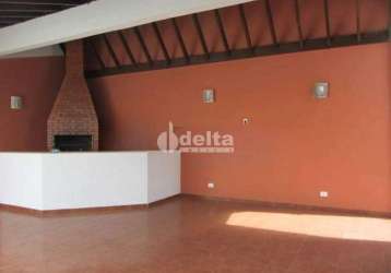 Casa para aluguel, 3 quartos, 3 suítes, 4 vagas, umuarama - uberlândia/mg