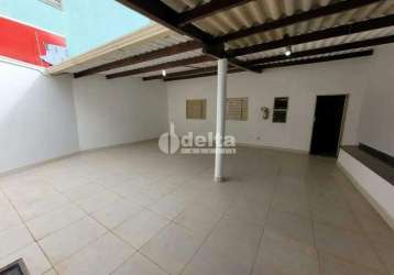 Casa para aluguel, 3 quartos, 3 vagas, granada - uberlândia/mg