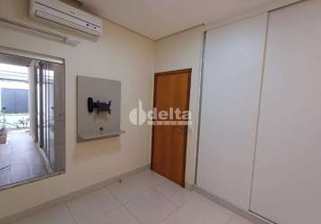 Casa residencial disponível para venda no bairro cidade jardim em uberlândia-mg.