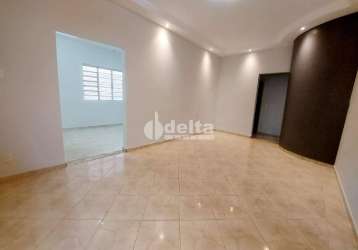 Casa residencial disponível para locação e venda no bairro centro em uberlândia-mg