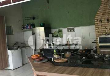 Casa residencial disponível para venda no bairro presidente roosevelt em uberlândia-mg