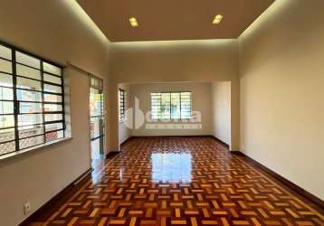 Casa comercial disponível para locação/venda no bairro centro em uberlândia-mg